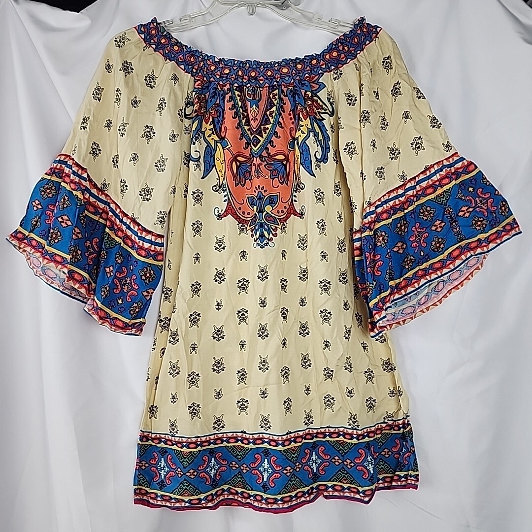 Boho tunic being analyzed